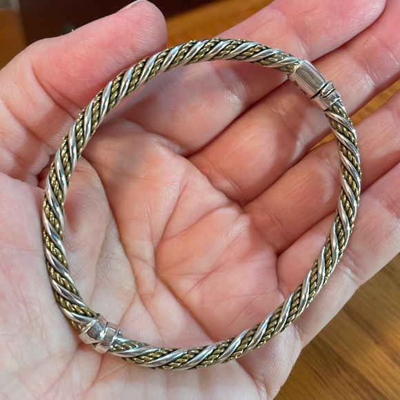 Grace & Heart Twist & Shout Bangle - Picture 2 of 10